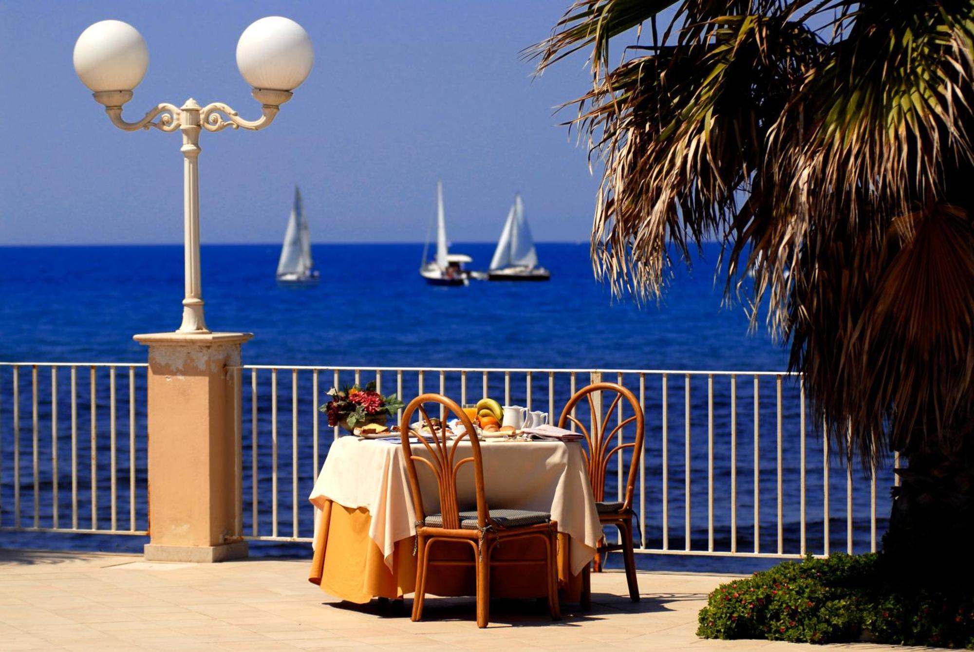 Dioscuri Bay Palace Hotel San Leone Exterior photo